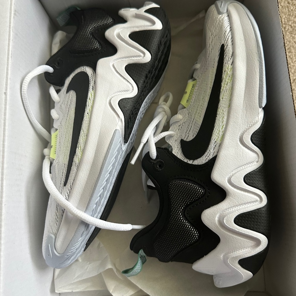 Nike Gianni’s immortality 2 (gs)